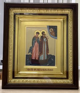 Икона «Петр и Феврония» в резном киоте Климовск